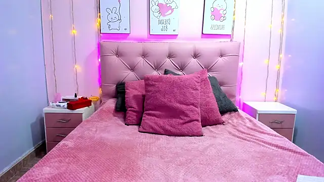 Issaa Tyler online show from December 17, 2025, 6:35 pm