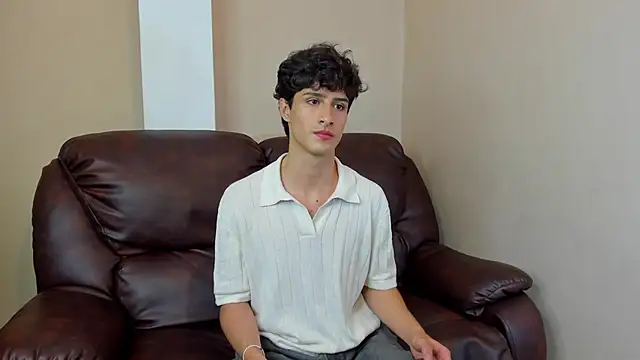 Snapshot of Xam_Collen chatting on December 17, 2025, 2:44 pm Xam Collen online show from December 17, 2025, 2:44 pm