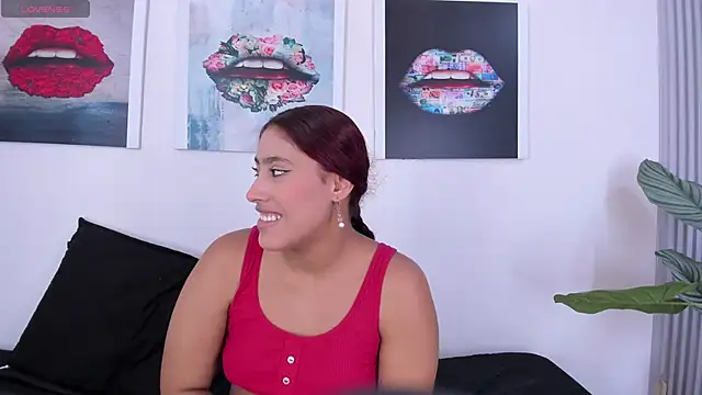 Snapshot of Girls_inlove chatting on October 6, 2025, 12:06 pm Girls inlove online show from October 6, 2025, 12:06 pm