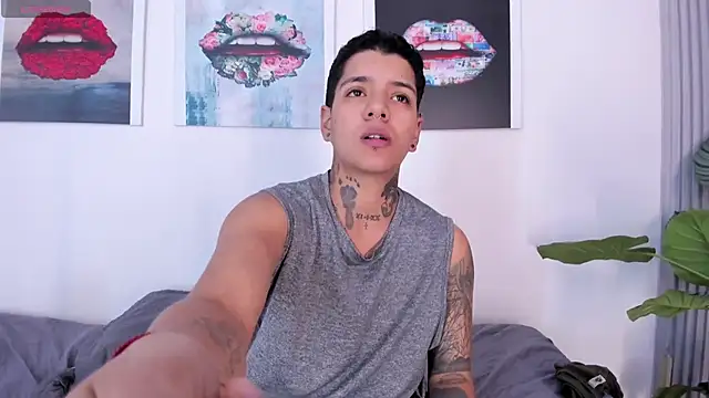 Snapshot of Girls_inlove chatting on October 9, 2025, 11:44 am Girls inlove online show from October 9, 2025, 11:44 am