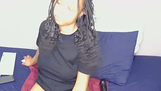 Snapshot of Serafynn chatting on October 26, 2025, 2:50 pm Serafynn online show from October 26, 2025, 2:50 pm