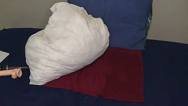 Snapshot of Serafynn chatting on October 18, 2025, 3:25 pm Serafynn online show from October 18, 2025, 3:25 pm