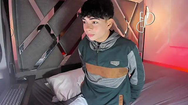 Snapshot of Peter_chase chatting on September 16, 2025, 6:42 pm Peter chase online show from September 16, 2025, 6:42 pm