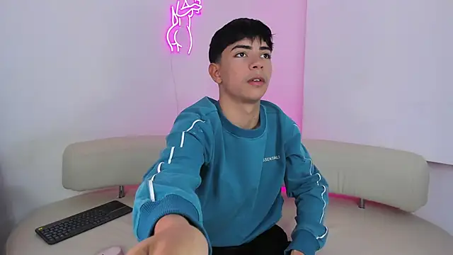 Snapshot of Peter_chase chatting on October 4, 2025, 6:42 pm Peter chase online show from October 4, 2025, 6:42 pm