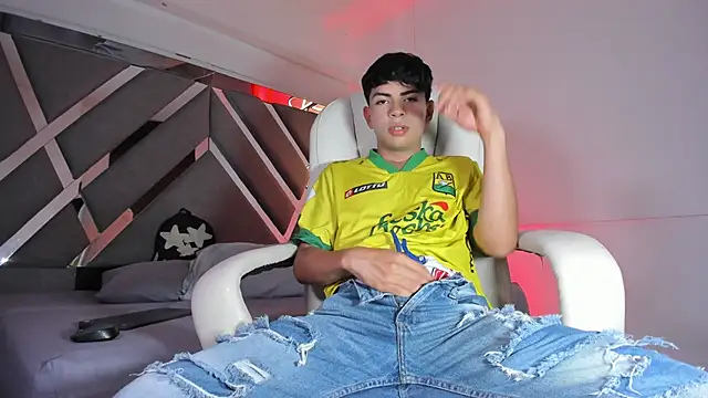 Snapshot of Peter_chase chatting on September 18, 2025, 8:45 pm Peter chase online show from September 18, 2025, 8:45 pm