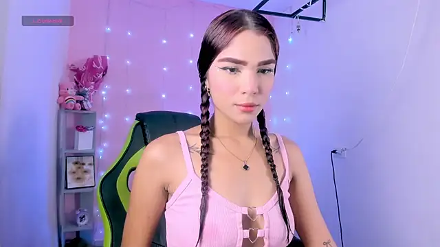 Snapshot of ashlysmith_01 chatting on October 4, 2025, 8:38 am ashlysmith 01 online show from October 4, 2025, 8:38 am