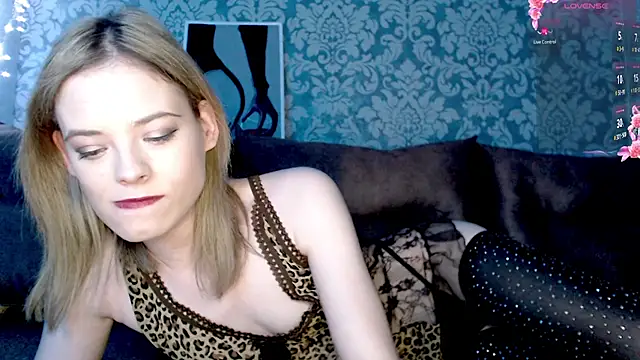 Snapshot of Kate__Loves chatting on December 16, 2025, 6:45 pm Kate Loves online show from December 16, 2025, 6:45 pm