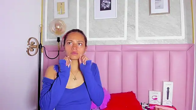 Snapshot of HoollyHendrix chatting on January 17, 2026, 8:34 pm HoollyHendrix online show from January 17, 2026, 8:34 pm