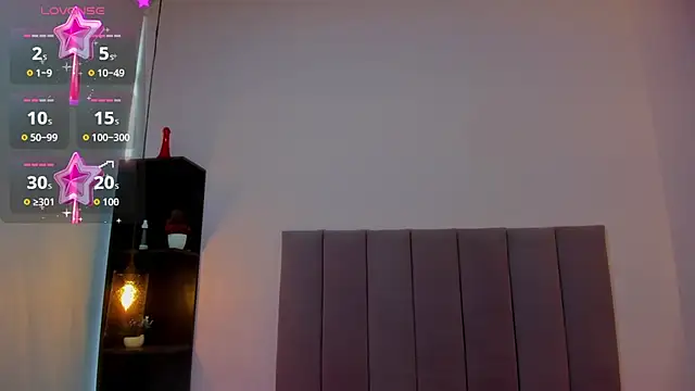 Snapshot of HoollyHendrix chatting on October 28, 2025, 8:19 pm HoollyHendrix online show from October 28, 2025, 8:19 pm