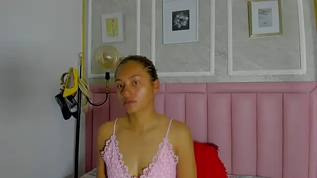 Snapshot of HoollyHendrix chatting on February 21, 2026, 8:55 pm HoollyHendrix online show from February 21, 2026, 8:55 pm