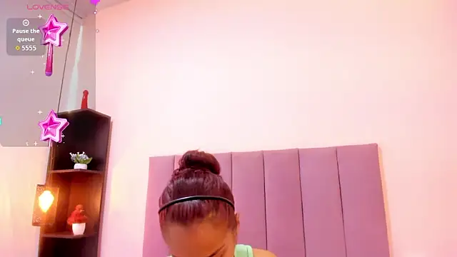 Snapshot of HoollyHendrix chatting on November 18, 2025, 8:23 pm HoollyHendrix online show from November 18, 2025, 8:23 pm