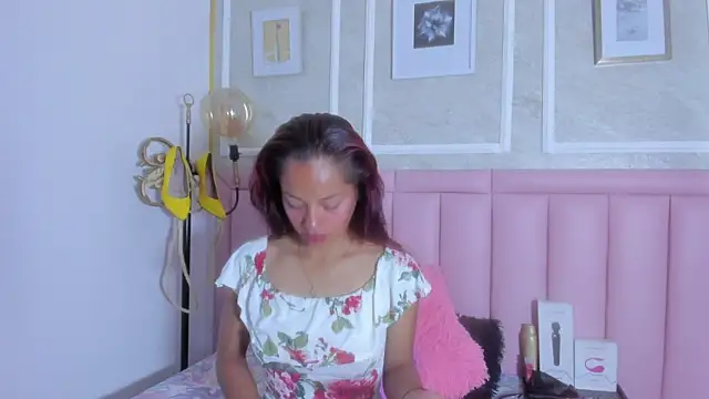 Snapshot of HoollyHendrix chatting on March 3, 2026, 9:33 pm HoollyHendrix online show from March 3, 2026, 9:33 pm