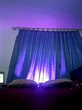 VioletStonee1 online show from October 8, 2025, 2:24 am