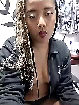 Snapshot of Ebony-Goddess19 chatting on October 2, 2025, 5:55 am Ebony-Goddess19 online show from October 2, 2025, 5:55 am