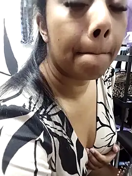 Ebony-Goddess19 online show from November 21, 2025, 4:39 pm