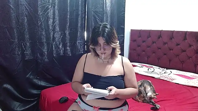 Snapshot of Roxy_f_w chatting on September 18, 2025, 1:36 pm Roxy f w online show from September 18, 2025, 1:36 pm