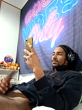 Snapshot of Mikaaa97 chatting on January 17, 2026, 5:05 pm Mikaaa97 online show from January 17, 2026, 5:05 pm