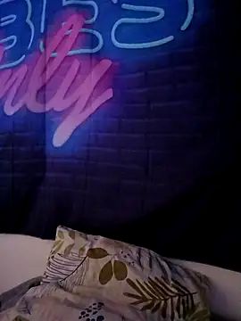 Snapshot of Mikaaa97 chatting on January 9, 2026, 12:06 am Mikaaa97 online show from January 9, 2026, 12:06 am