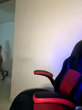 Snapshot of Isa_klein chatting on October 19, 2025, 9:50 pm Isa klein online show from October 19, 2025, 9:50 pm