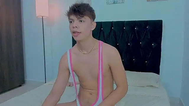 Zacktorres  online show from November 12, 2025, 9:29 pm