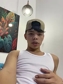 Snapshot of Zacktorres_ chatting on July 13, 2026, 1:05 am Zacktorres online show from July 13, 2026, 1:05 am