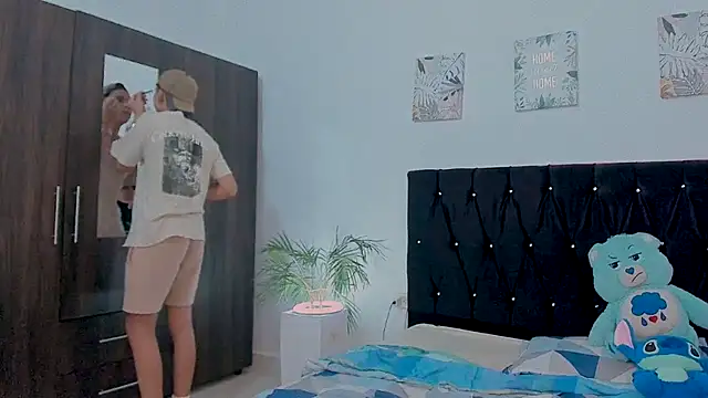 Zacktorres  online show from October 16, 2025, 11:57 pm