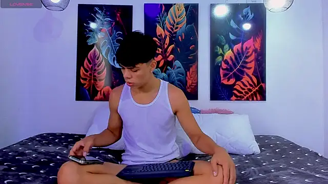 Snapshot of Zacktorres_ chatting on May 27, 2026, 9:22 pm Zacktorres online show from May 27, 2026, 9:22 pm
