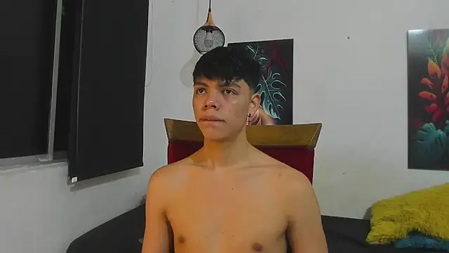 Snapshot of Zacktorres_ chatting on August 6, 2026, 11:22 pm Zacktorres online show from August 6, 2026, 11:22 pm
