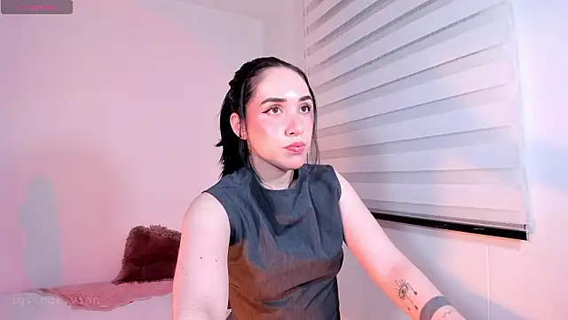 SarahCastillo  online show from February 2, 2026, 2:43 am