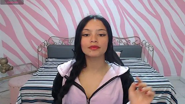Snapshot of maddie__cute chatting on October 14, 2025, 8:31 pm maddie cute online show from October 14, 2025, 8:31 pm