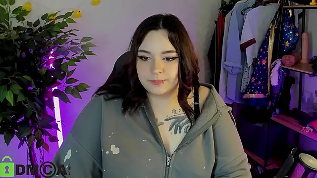 Mia R0ss online show from February 7, 2026, 1:02 am