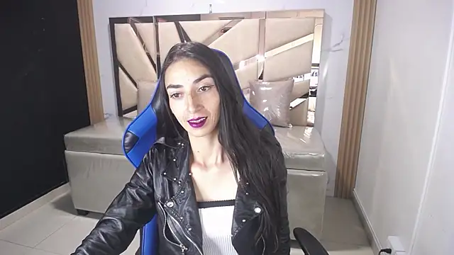 Maily a  online show from November 9, 2025, 12:42 pm