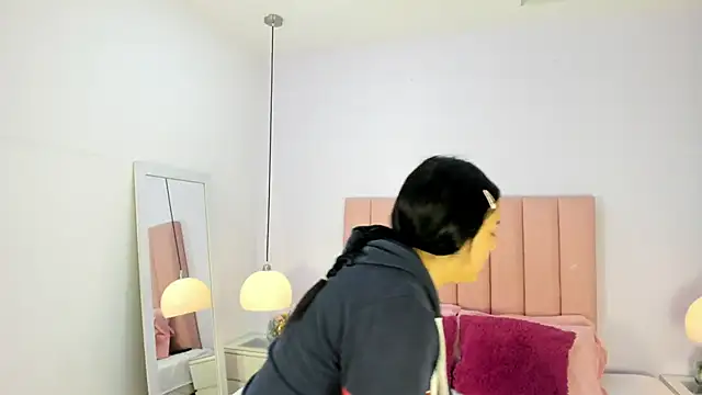 Amy Ferreira online show from November 14, 2025, 10:13 pm