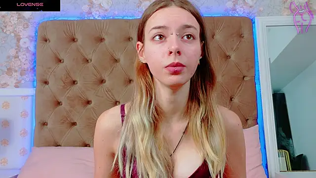 CoraVex online show from October 24, 2025, 4:22 am