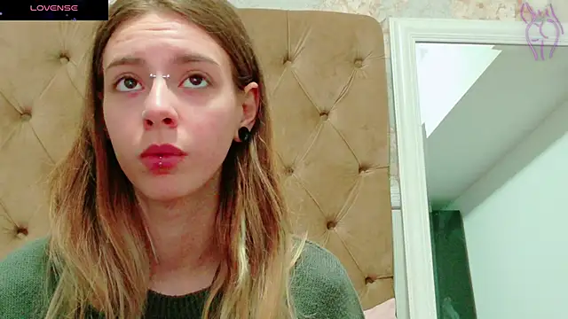 CoraVex online show from October 31, 2025, 4:31 am