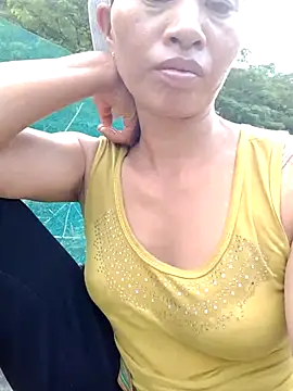 Snapshot of donna-bae chatting on April 28, 2026, 10:41 am donna-bae online show from April 28, 2026, 10:41 am