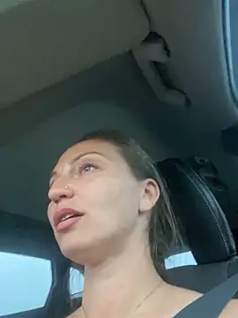 Snapshot of Cristalmegan chatting on October 15, 2025, 5:54 pm Cristalmegan online show from October 15, 2025, 5:54 pm
