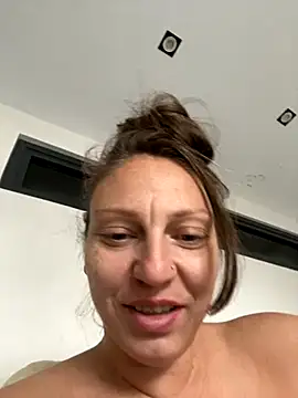 Snapshot of Cristalmegan chatting on September 29, 2025, 8:54 am Cristalmegan online show from September 29, 2025, 8:54 am