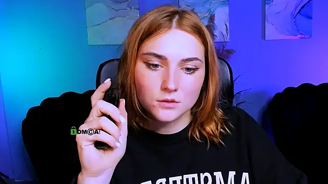 casey meow  online show from November 22, 2025, 11:09 am