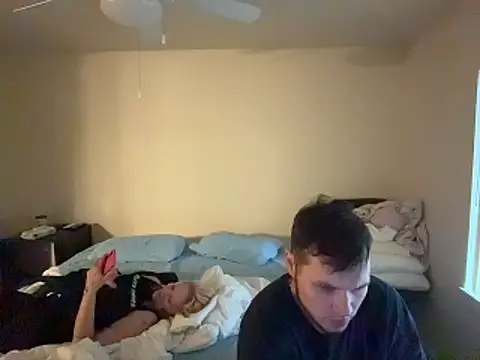 Snapshot of Matthew23Z chatting on November 16, 2025, 8:13 pm Matthew23Z online show from November 16, 2025, 8:13 pm