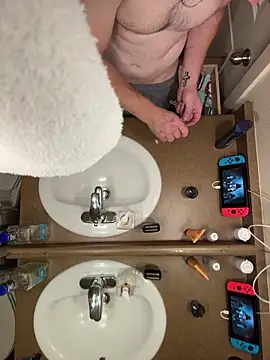 Snapshot of Matthew23Z chatting on October 19, 2025, 10:29 am Matthew23Z online show from October 19, 2025, 10:29 am