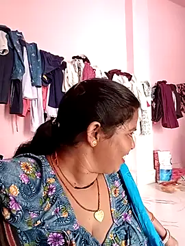 Snapshot of Hott_locky chatting on October 6, 2025, 5:52 am Hott locky online show from October 6, 2025, 5:52 am