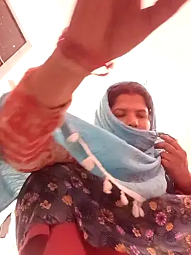 Snapshot of Hott_locky chatting on December 16, 2025, 4:17 am Hott locky online show from December 16, 2025, 4:17 am