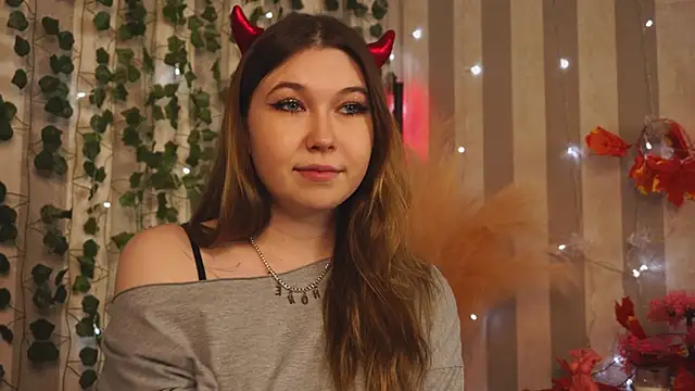 Snapshot of cheeky_cherry_juice chatting on November 3, 2025, 1:04 pm cheeky cherry juice online show from November 3, 2025, 1:04 pm