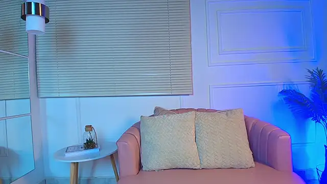 alessia moon1 online show from October 23, 2025, 1:10 pm