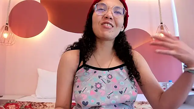 Snapshot of SweetStarr_ chatting on September 26, 2025, 1:07 pm SweetStarr online show from September 26, 2025, 1:07 pm