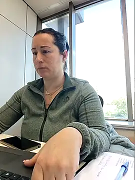 bichota85 online show from February 16, 2026, 9:52 am