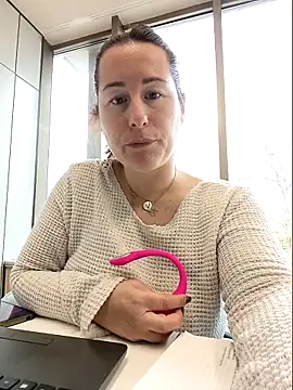 bichota85 online show from March 30, 2026, 9:44 am