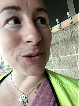 bichota85 online show from March 19, 2026, 10:59 am