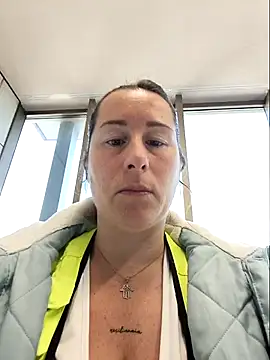 bichota85 online show from April 10, 2026, 8:54 am